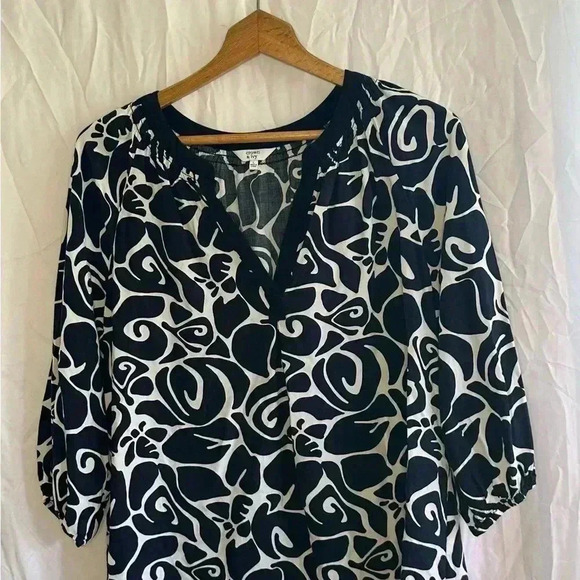 Crown & Ivy Women’s Blouse size Large - Picture 3 of 11